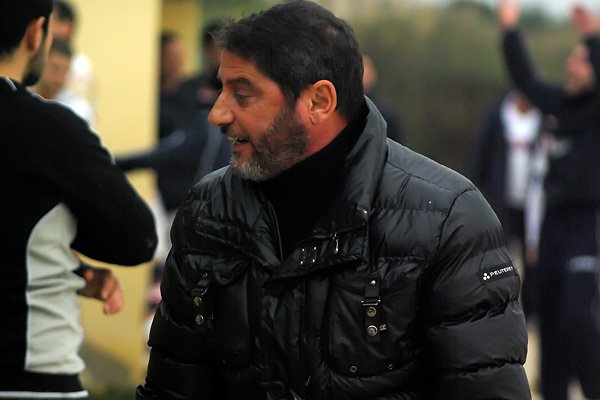 Franco Giordano si arrabbia dopo il goal di Mauro Meloni